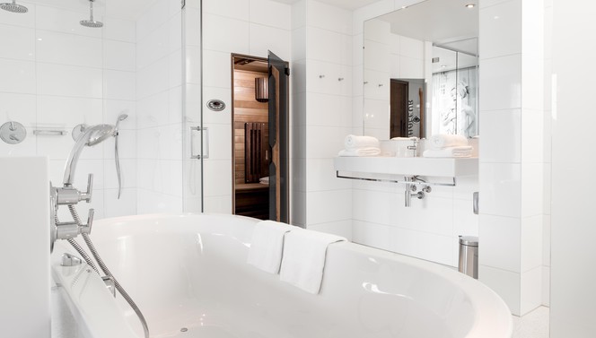 Royal Suite Hotel Breukelen badkamer bubbelbad sauna genieten 
